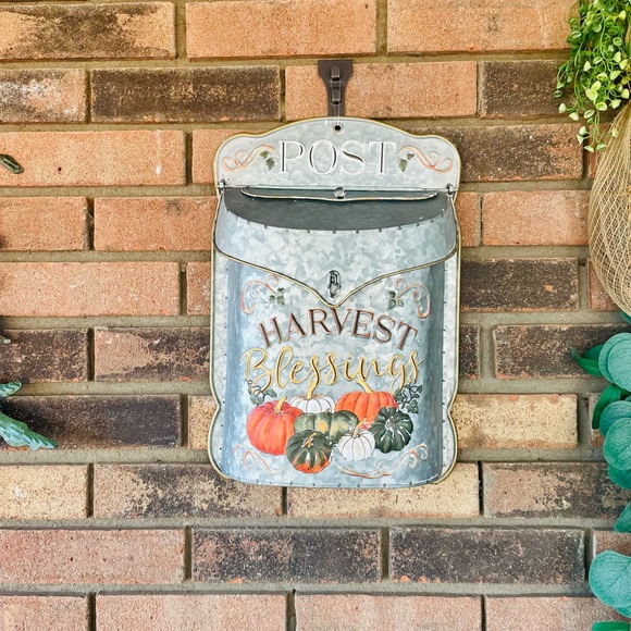 *Harvest Blessings Pumpkin Metal Post Box - Picture 4 of 12